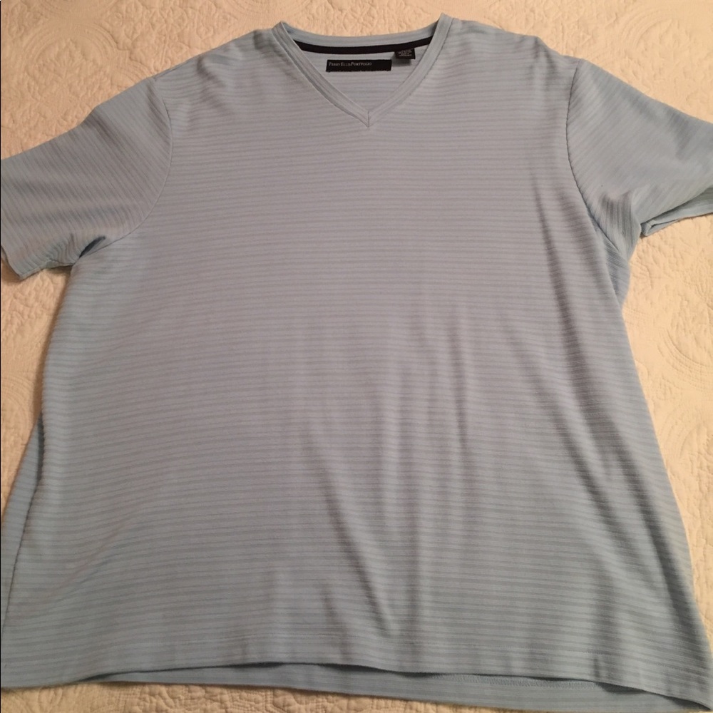 Men’s short sleeve knit v neck shirt